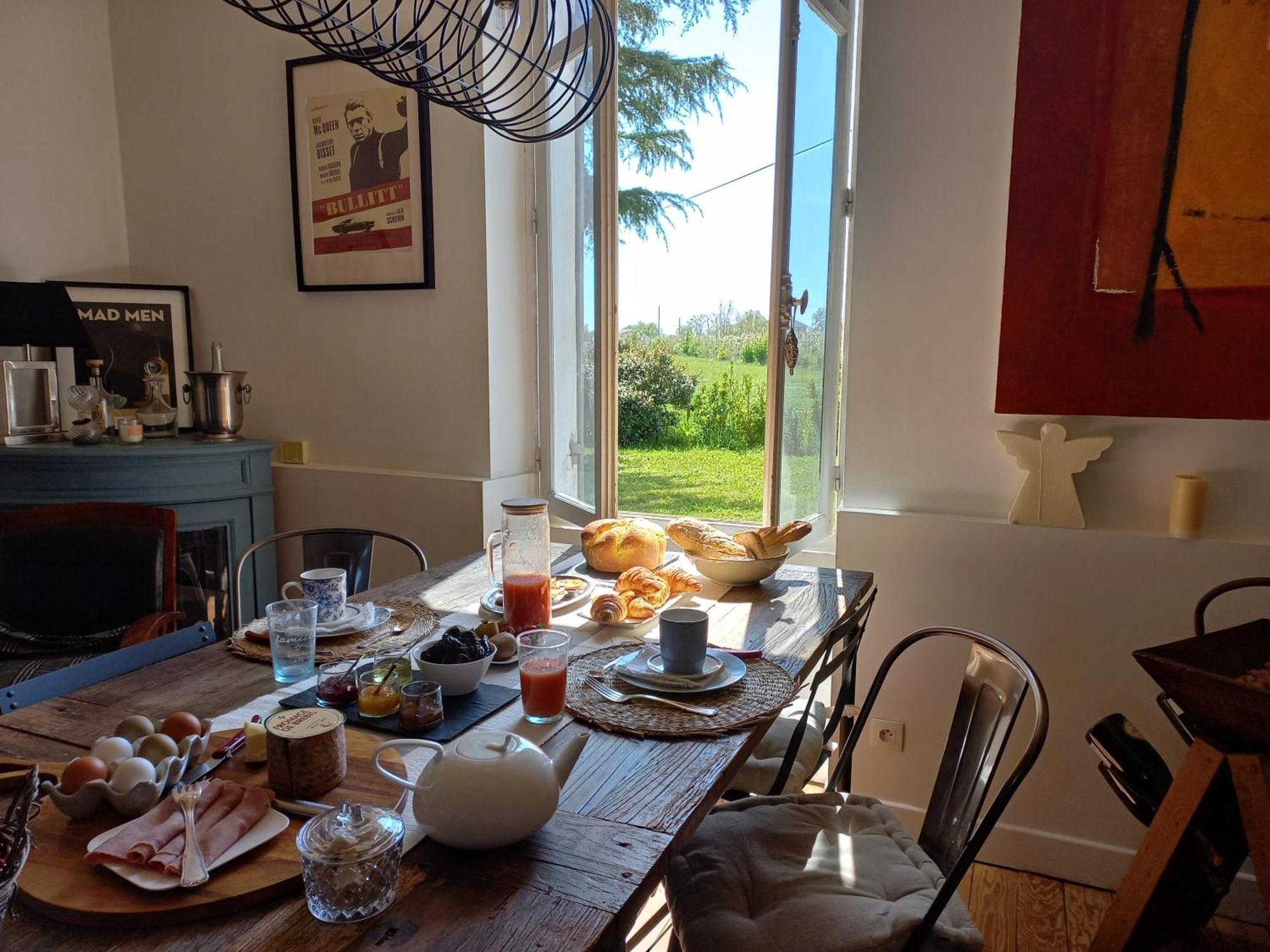 Bed and Breakfast L' Embellie Sur Lot Sainte-Livrade-sur-Lot Esterno foto